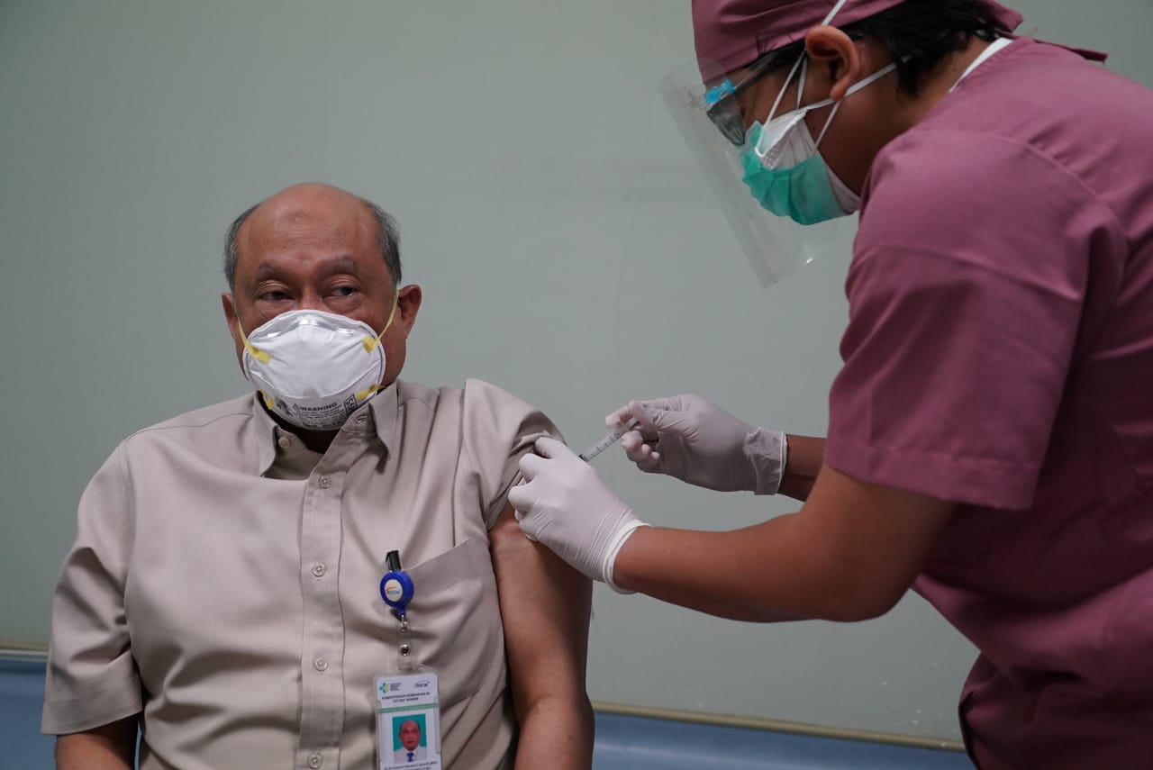 Dengan kondisi terbut, Budi mengingikan agar vaksin lansia dipercepat dibandingkan dengan prioritas lain. Sebab, saat ini program vaksinasi memasuki tahapan kedua yang menyasar petugas pelayanan publik dan lansia.